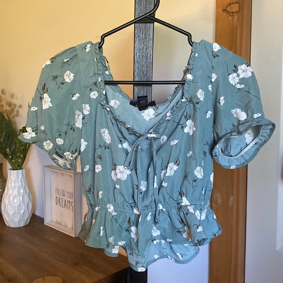 Streetwear Society Mint Green and White Floral Top - Picture 1 of 2